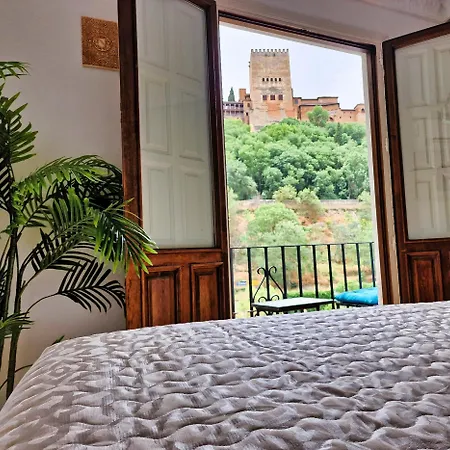 The Nasrid Palace From Your Bed ! *